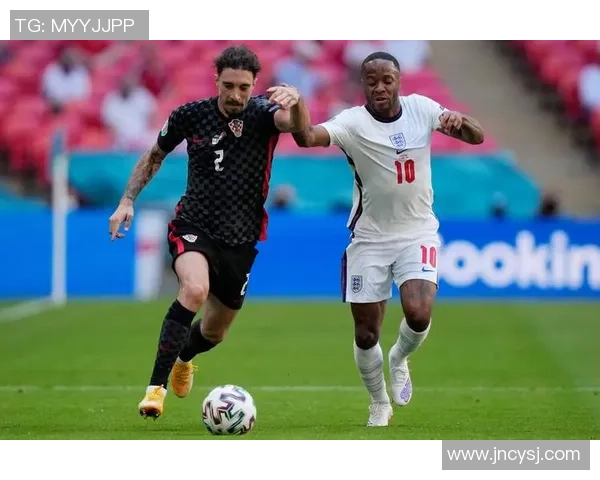 欧冠决赛温布利草坪质量引发球员集体不满与争议