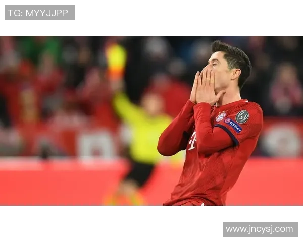 莱万欧冠表现惊艳10场打入12球射手榜领跑金靴在望